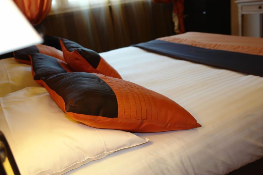 Bhoma Bourges - Hotel & Restaurant Экстерьер фото
